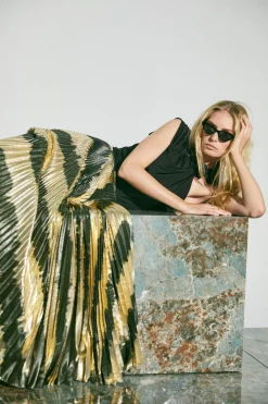 Unfolding Tropics Skirt Bottoms
